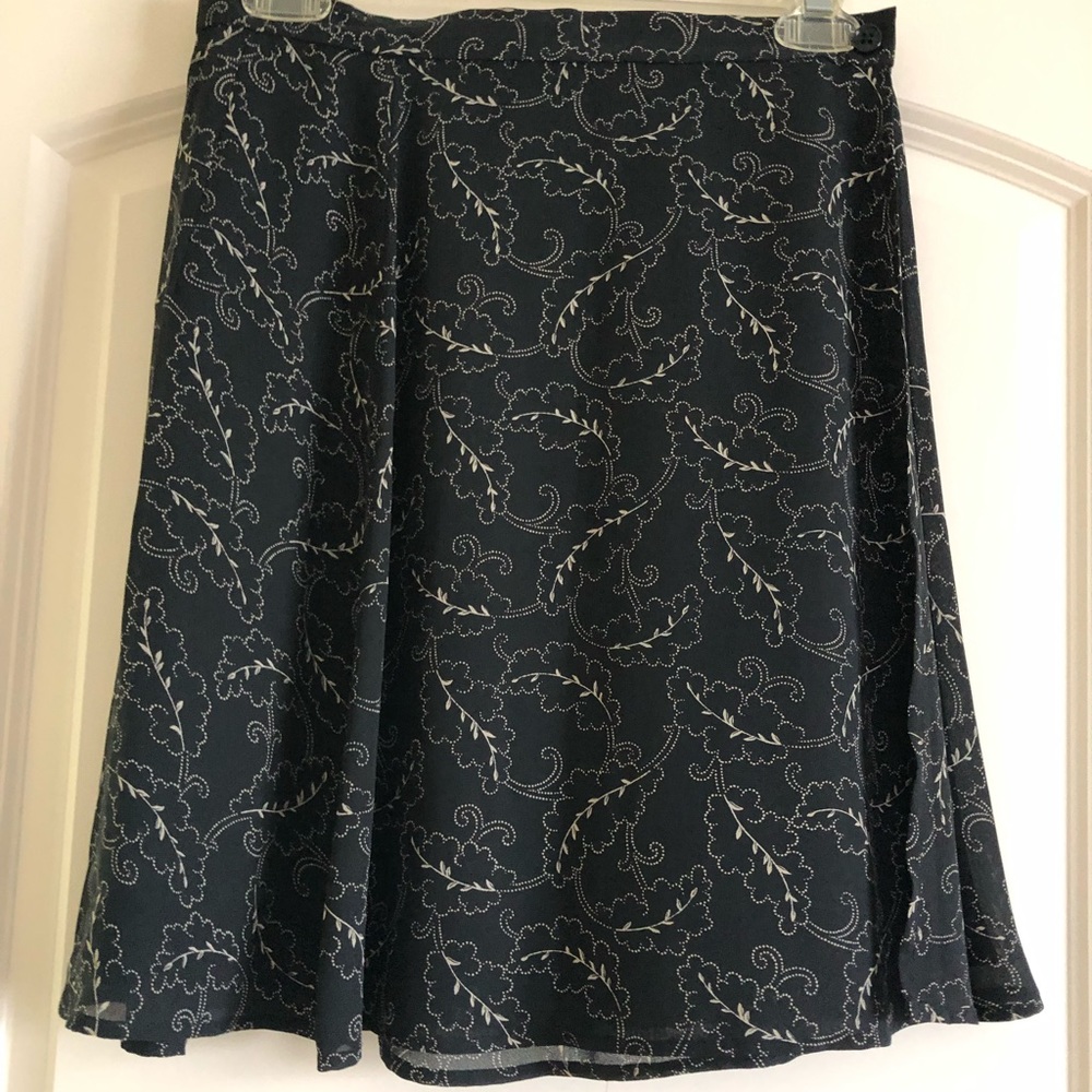 BANANA REPUBLIC SHORT PRINT WRAP SKIRT SIZE 8